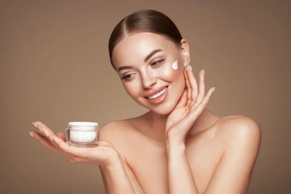 Adapelene 0.1% & Clindamycin 1% Cream Third Party Manufacturing Company